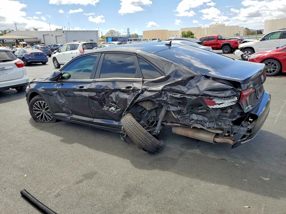 Снимка 2 от търг – 2021 VOLKSWAGEN JETTA с VIN 3VWC57BU0MM047178