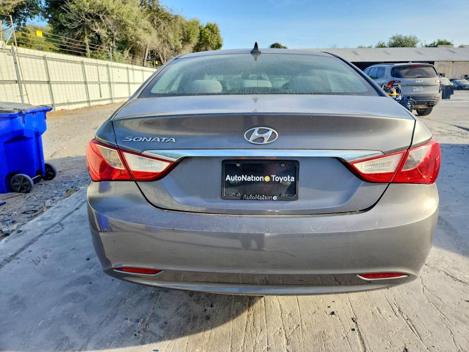 Photo 6 from auction – 2011 HYUNDAI SONATA with VIN 5NPEB4AC4BH118865