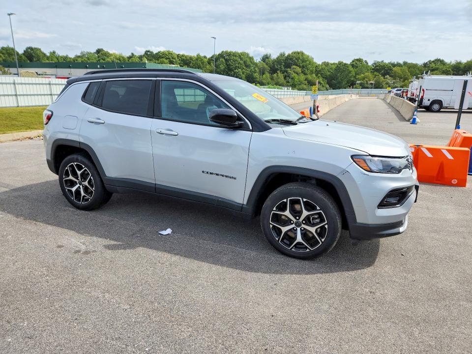 صورة رقم 4 من المزاد - 2025 JEEP COMPASS مع VIN 3C4NJDCN2ST510759