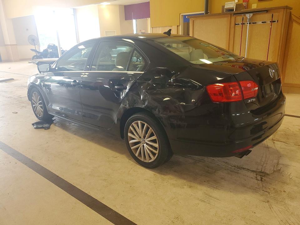 Photo 2 from auction – 2011 VOLKSWAGEN JETTA with VIN 3VWLX7AJ6BM328559