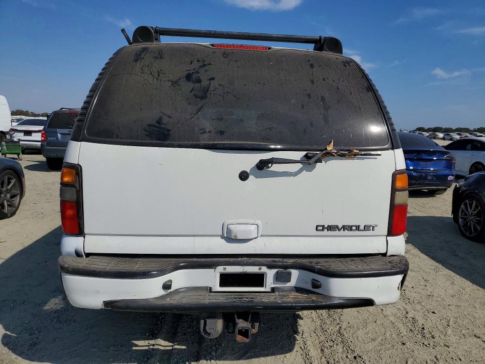 Photo 6 from auction – 2004 CHEVROLET SUBURBAN with VIN 3GNFK16Z34G122019