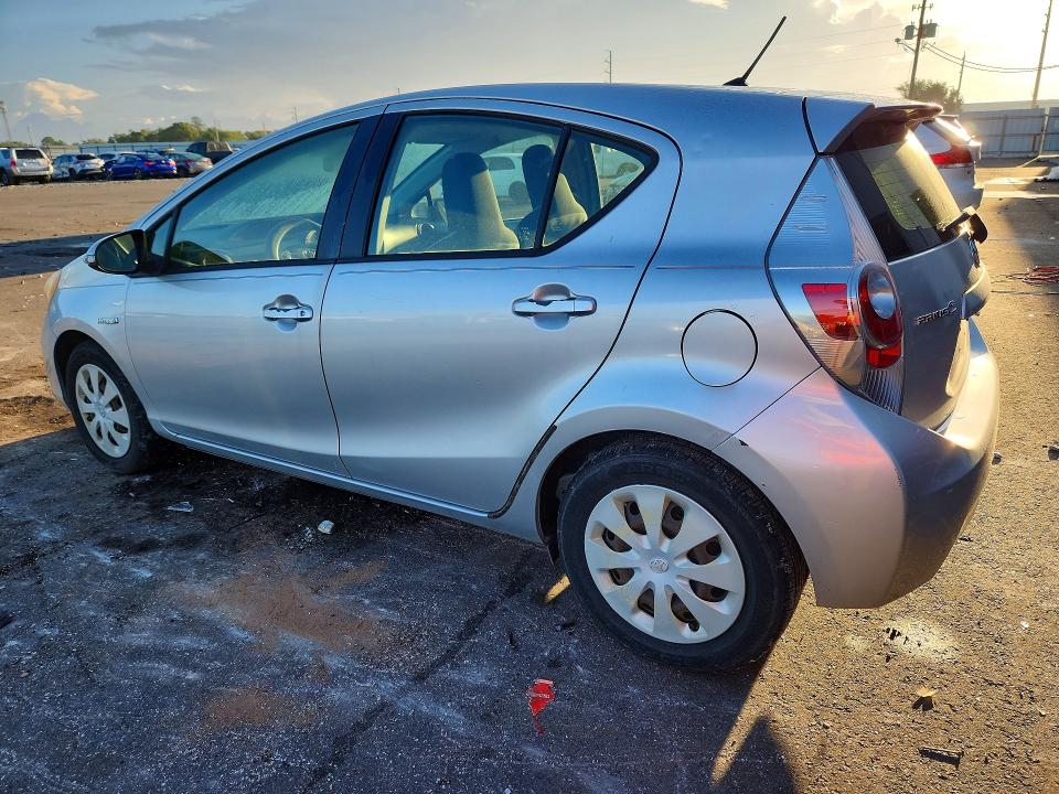 Photo 2 from auction – 2012 TOYOTA PRIUS C with VIN JTDKDTB33C1010784