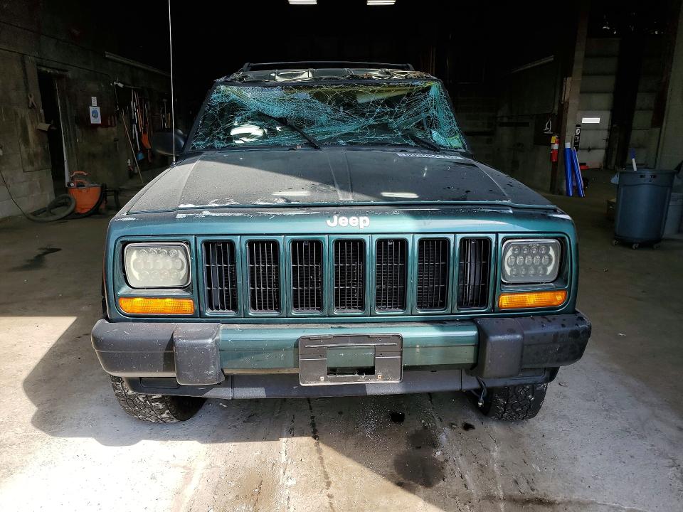 Photo 5 from auction – 2001 JEEP CHEROKEE with VIN 1J4FF48S11L586062