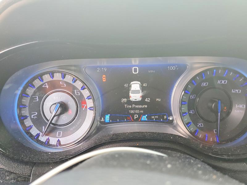 Photo 9 from auction – 2017 CHRYSLER 300 with VIN 2C3CCABG8HH661579