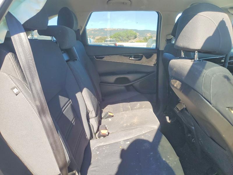 Photo 11 from auction – 2017 KIA SORENTO with VIN 5XYPG4A33HG203285
