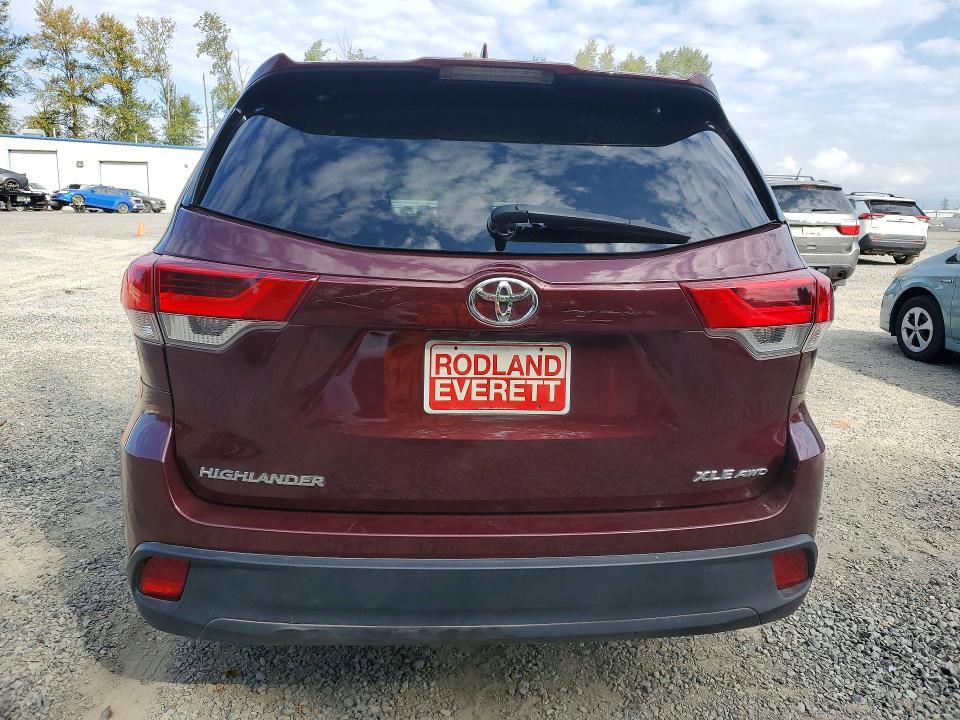 Снимка 6 от търг – 2018 TOYOTA HIGHLANDER с VIN 5TDJZRFH2JS844924