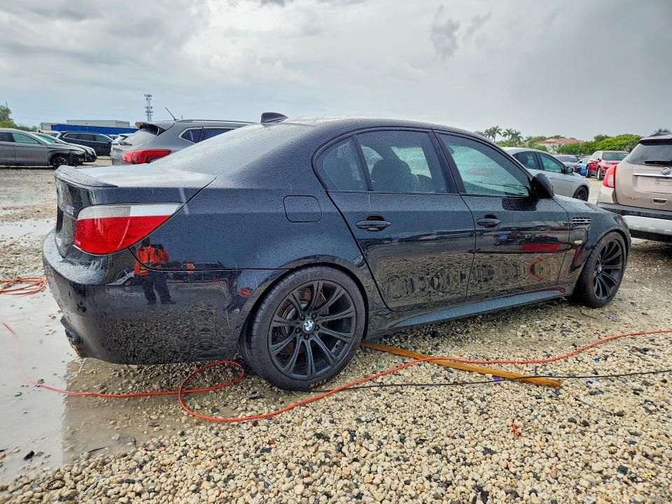 Foto 3 de la subasta – 2006 BMW M5 con VIN WBSNB93596B581533