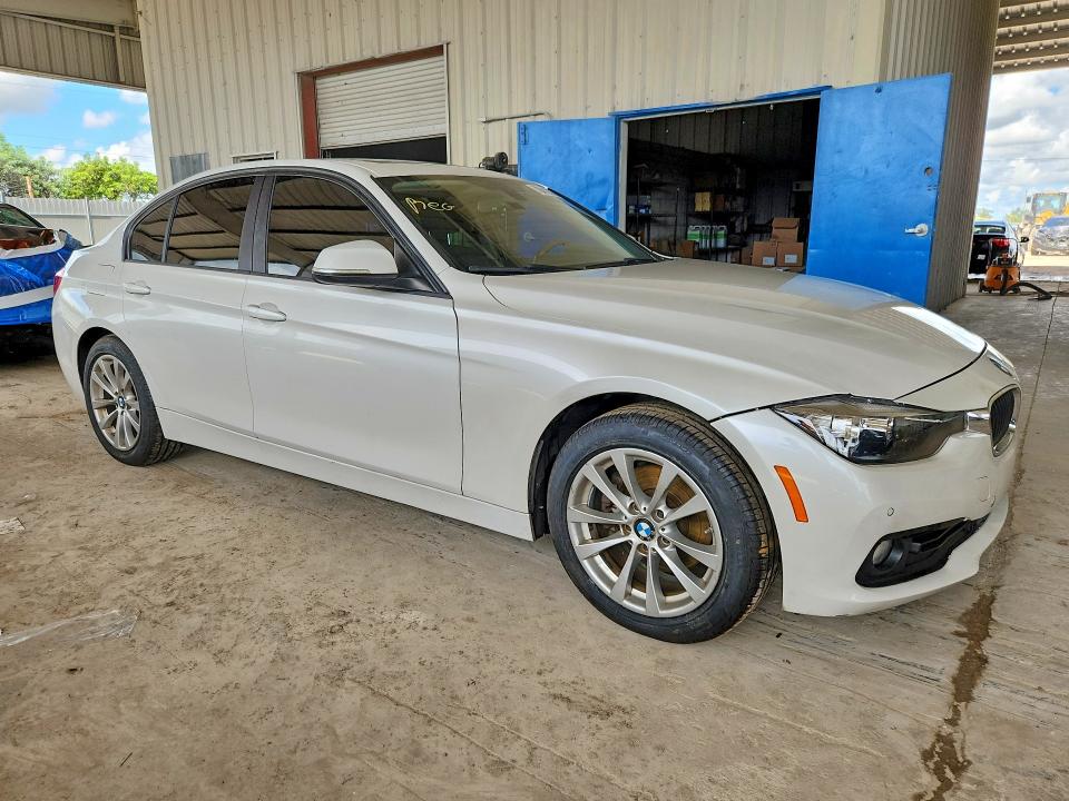 Zdjęcie 4 z aukcji – 2017 BMW 320 z VIN WBA8E1G39HNU16134