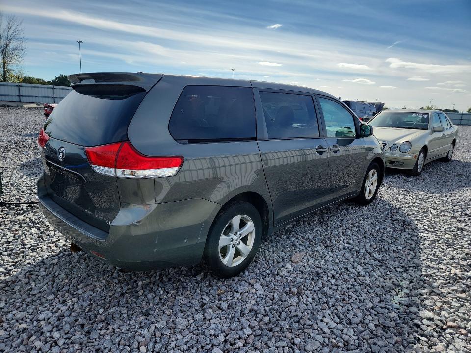 Снимка 3 от търг – 2012 TOYOTA SIENNA с VIN 5TDKA3DC7CS013406