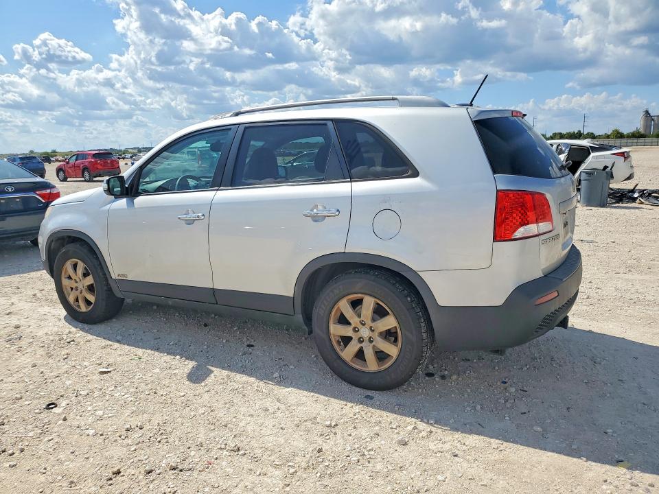 Photo 2 from auction – 2013 KIA SORENTO with VIN 5XYKTDA24DG343806