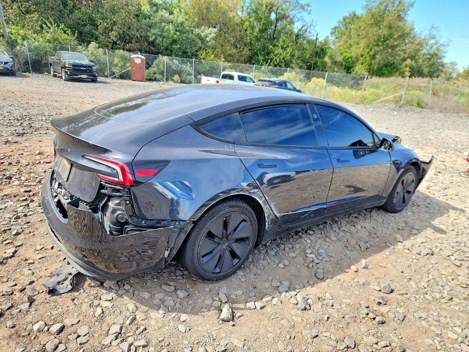 Снимка 3 от търг – 2025 TESLA MODEL 3 с VIN 5YJ3E1EA2SF921050