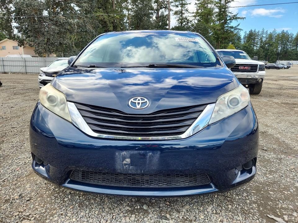 Foto 5 de la subasta – 2011 TOYOTA SIENNA con VIN 5TDKK3DC7BS102162