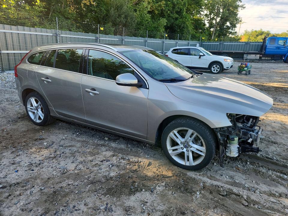 Photo 4 from auction – 2015 VOLVO V60 with VIN YV1612SD5F1190006