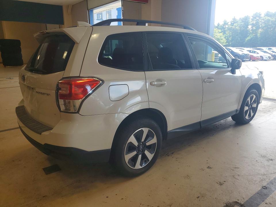 Photo 3 from auction – 2018 SUBARU FORESTER with VIN JF2SJAGC8JH547565