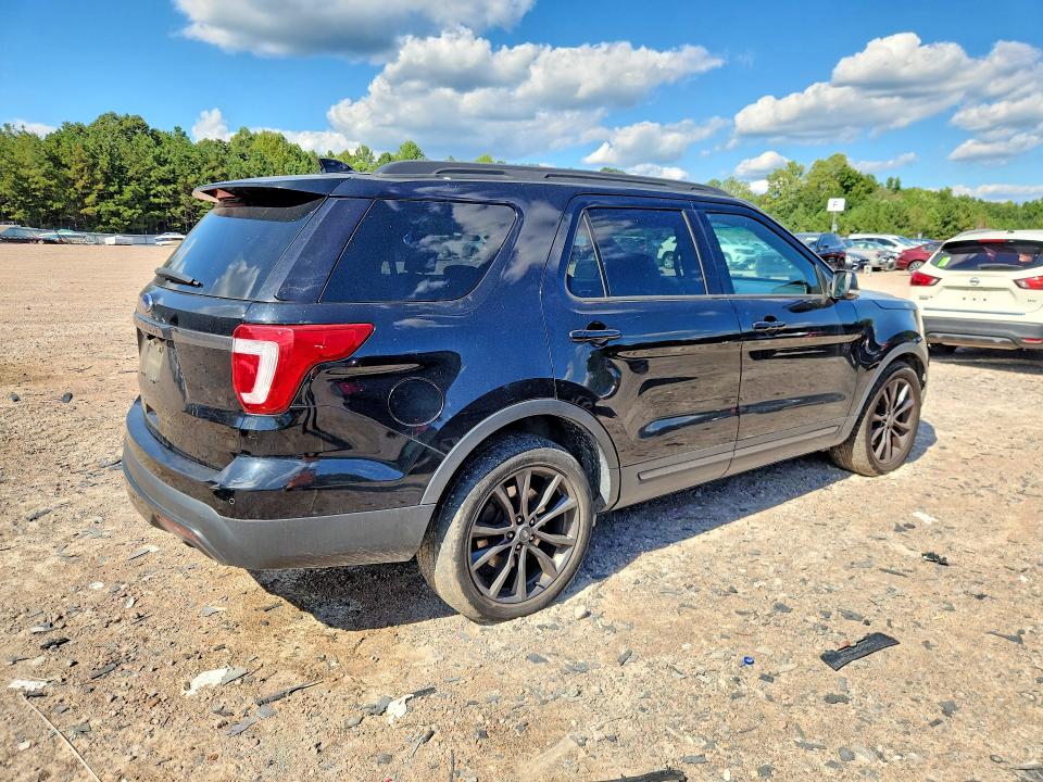 Photo 3 from auction – 2017 FORD EXPLORER with VIN 1FM5K7D8XHGA97876