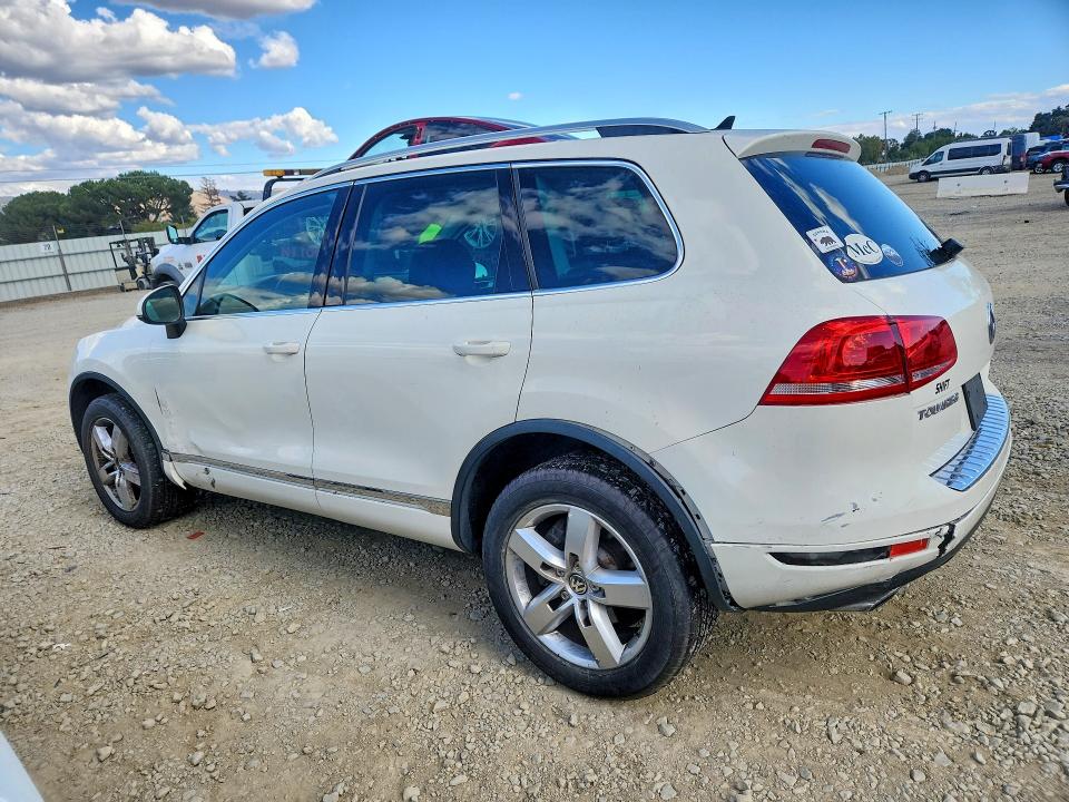 Photo 2 from auction – 2011 VOLKSWAGEN TOUAREG with VIN WVGFF9BP6BD002558