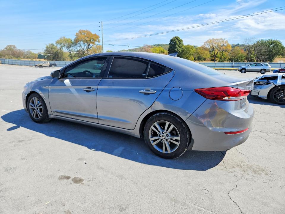 Снимка 2 от търг – 2018 HYUNDAI ELANTRA с VIN 5NPD84LF4JH246099