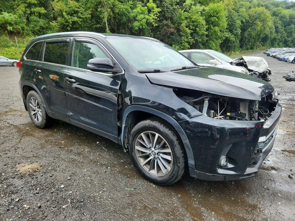 Photo 4 from auction – 2018 TOYOTA HIGHLANDER with VIN 5TDJZRFHXJS898889