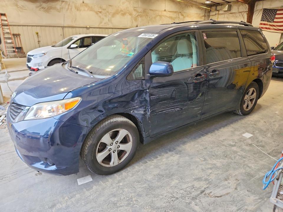 TOYOTA SIENNA 2012 с VIN 5TDKK3DC7CS208905 - Снимка от търг