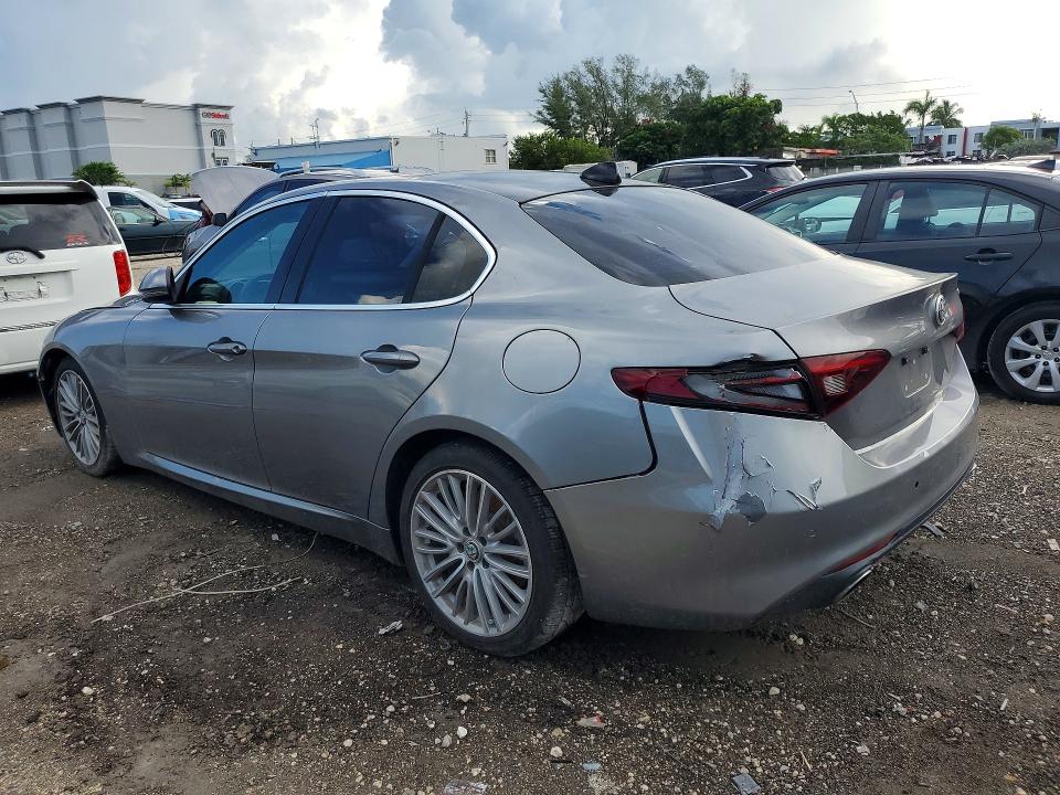 Photo 2 from auction – 2017 ALFA ROMEO GIULIA with VIN ZARFAECN3H7537000