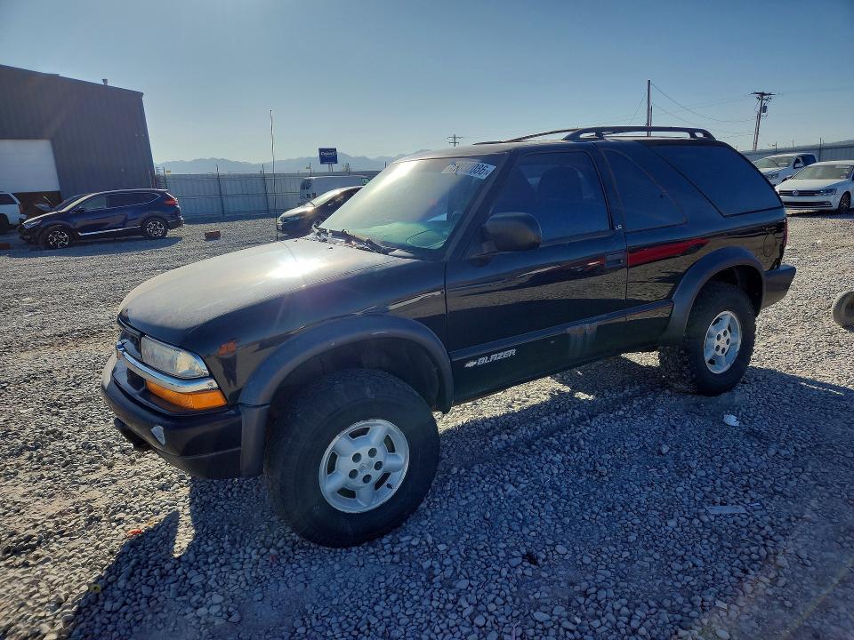 CHEVROLET BLAZER 2000 z numerem VIN 1GNCT18W0YK104630 - Zdjęcie z aukcji