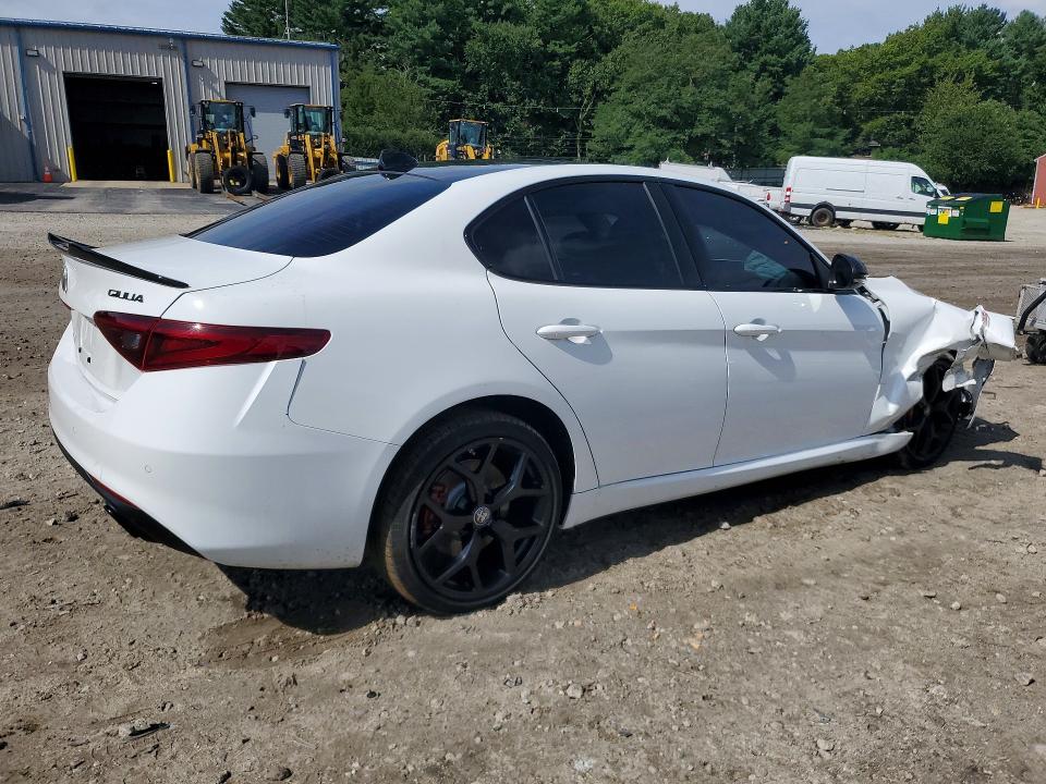 Photo 3 from auction – 2020 ALFA ROMEO GIULIA with VIN ZARFANBN8L7633263