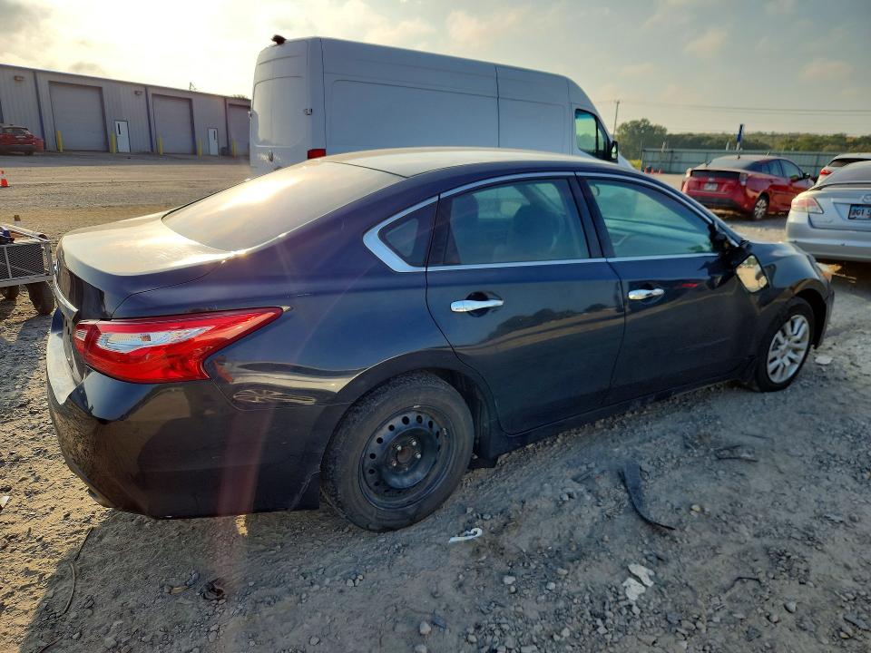 Снимка 3 от търг – 2017 NISSAN ALTIMA с VIN 1N4AL3AP9HN341426