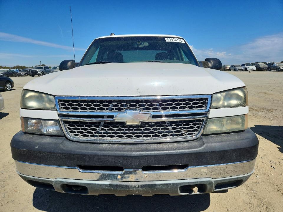 Photo 5 from auction – 2005 CHEVROLET SILVERADO with VIN 1GCHK23205F812456