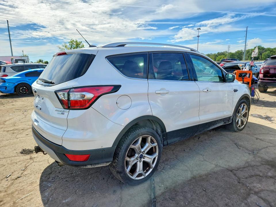Photo 3 from auction – 2017 FORD ESCAPE with VIN 1FMCU9J95HUD58391