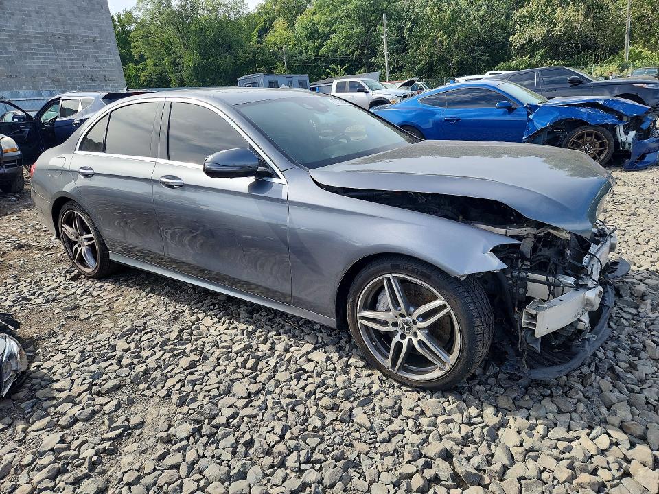 Photo 4 from auction – 2018 MERCEDES-BENZ E with VIN WDDZF4JB8JA345839