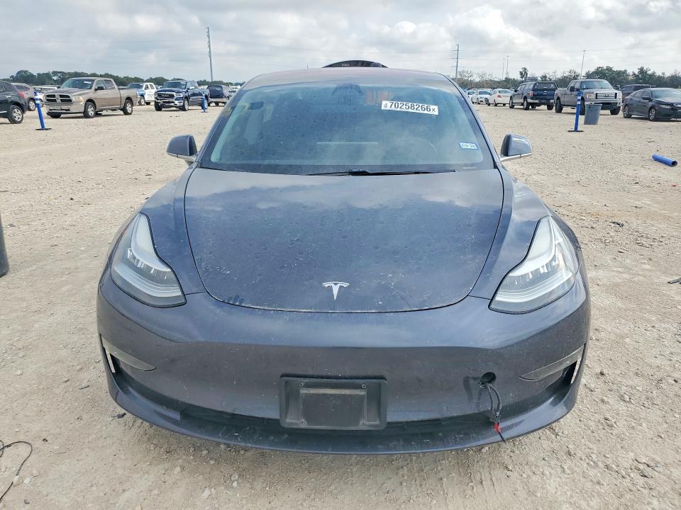 Снимка 5 от търг – 2018 TESLA MODEL 3 с VIN 5YJ3E1EA0JF053452