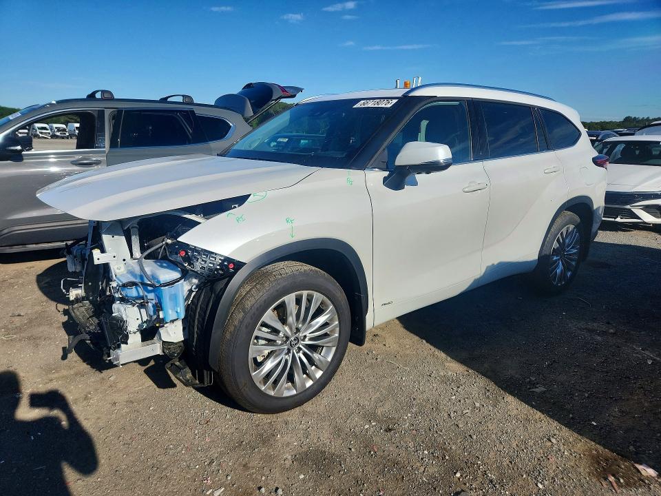 TOYOTA HIGHLANDER HYBRID 2026 with VIN 5TDEBRCHXTS719490 - Photo from auction