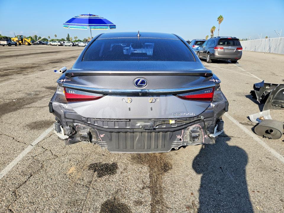 Foto 6 de la subasta – 2019 LEXUS ES con VIN JTHB21B18K2004995