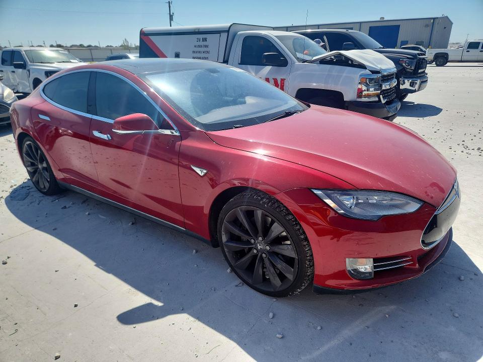 Foto 4 de la subasta – 2013 TESLA MODEL S con VIN 5YJSA1DP4DFP14627