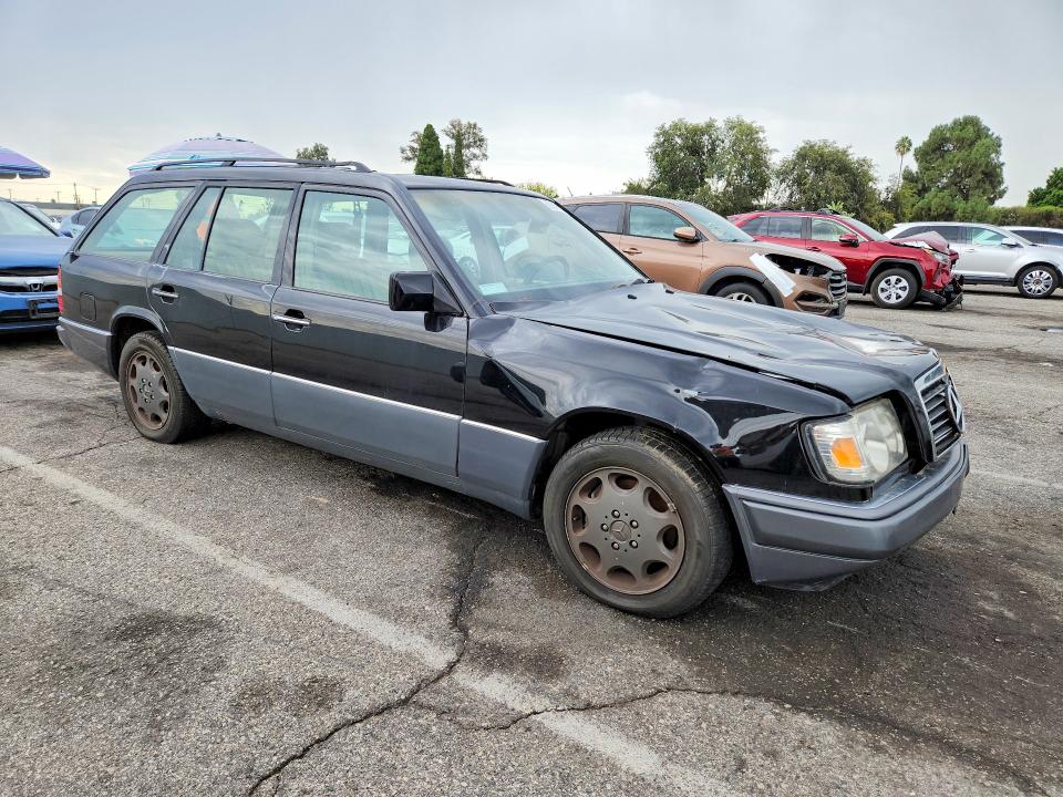 Photo 4 from auction – 1995 MERCEDES-BENZ E with VIN WDBEA92E9SF308119