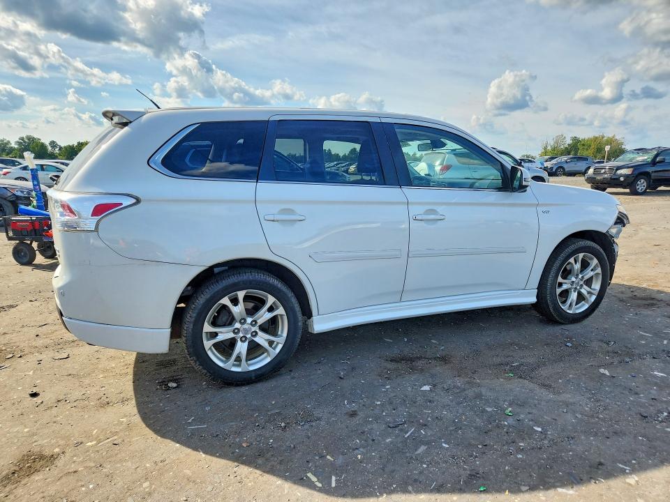 Photo 3 from auction – 2014 MITSUBISHI OUTLANDER with VIN JA4JZ4AXXEZ017043