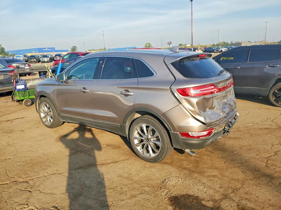 Снимка 2 от търг – 2019 LINCOLN MKC с VIN 5LMCJ2C97KUL09890