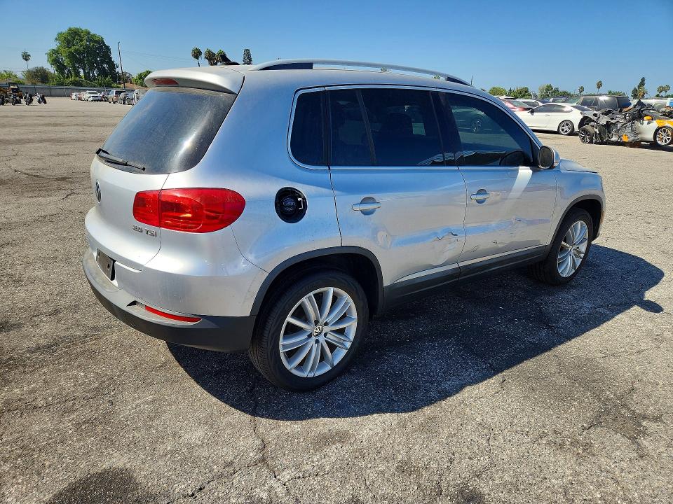 Photo 3 from auction – 2012 VOLKSWAGEN TIGUAN with VIN WVGAV7AX6CW528178