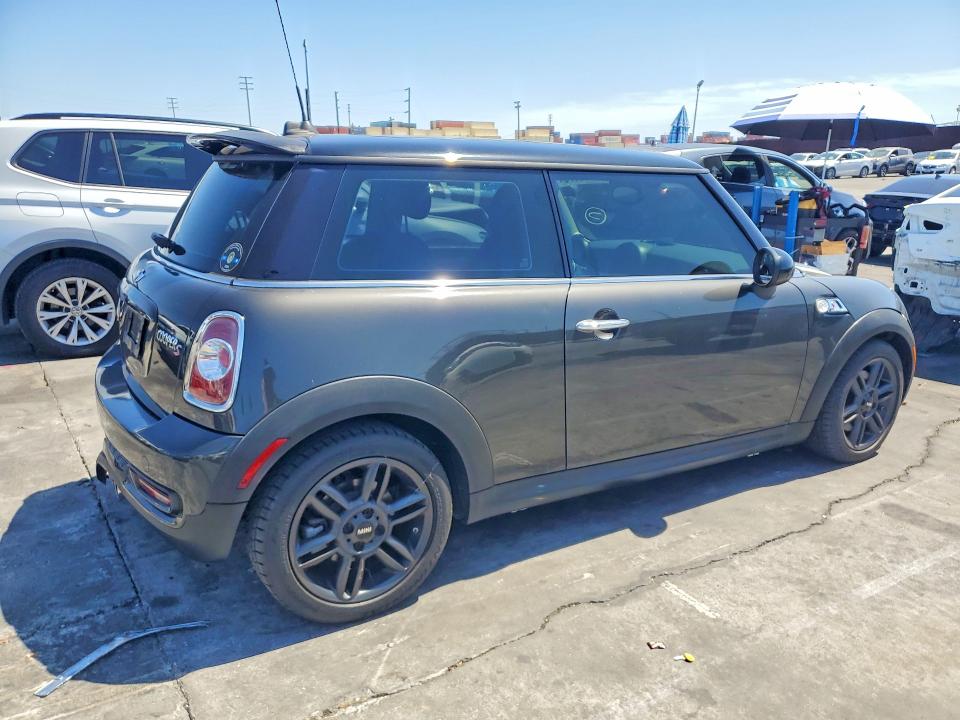 Photo 3 from auction – 2011 MINI COOPER with VIN WMWSV3C57BTY15040