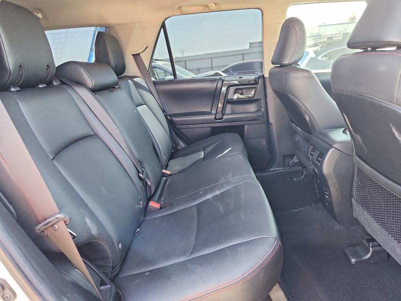 Photo 11 from auction – 2019 TOYOTA 4RUNNER with VIN JTEBU5JR0K5692852