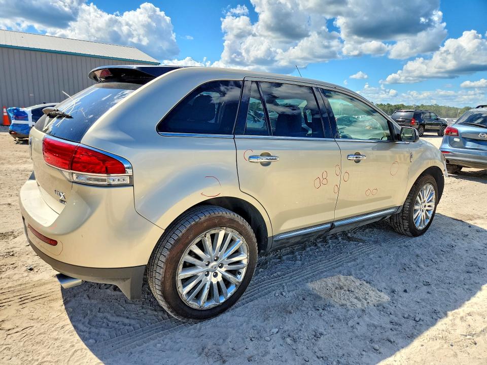 Photo 3 from auction – 2011 LINCOLN MKX with VIN 2LMDJ8JK5BBJ30953