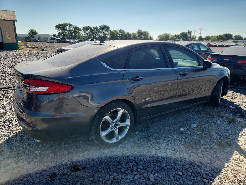 Photo 3 from auction – 2020 FORD FUSION with VIN 3FA6P0HD8LR178701