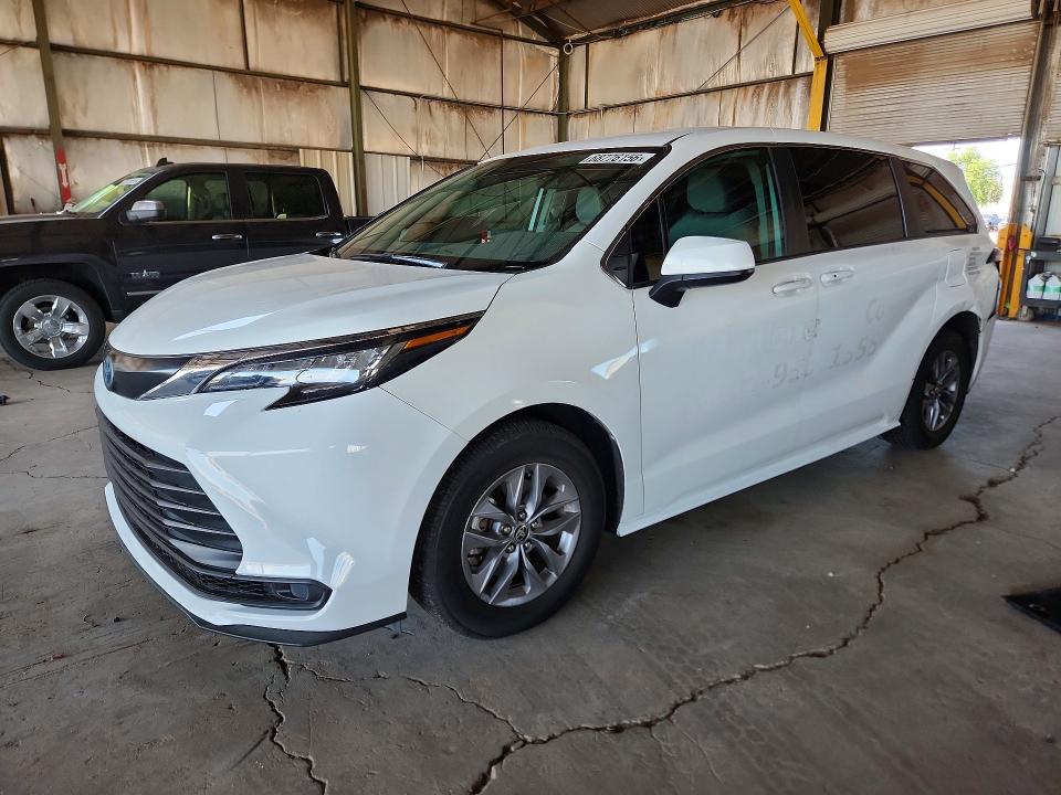 TOYOTA SIENNA 2023 с VIN 5TDKRKEC4PS140217 - Снимка от търг