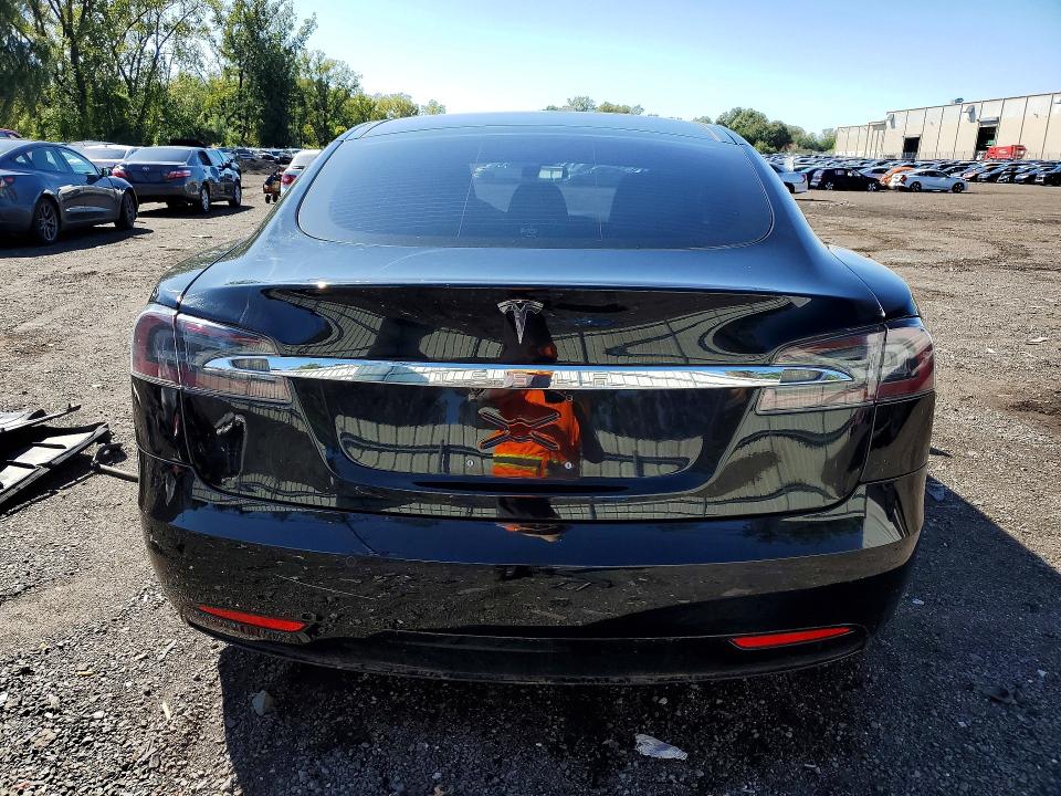 Foto 6 de la subasta – 2016 TESLA MODEL S con VIN 5YJSA1E26GF152544