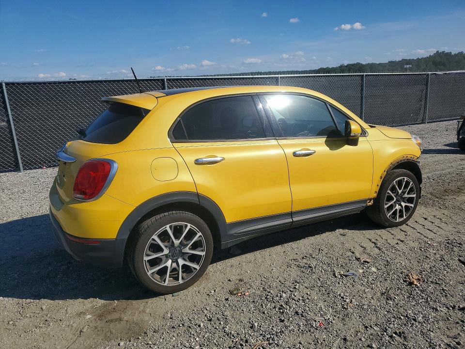 صورة رقم 3 من المزاد - 2016 FIAT 500X مع VIN ZFBCFXET0GP338745