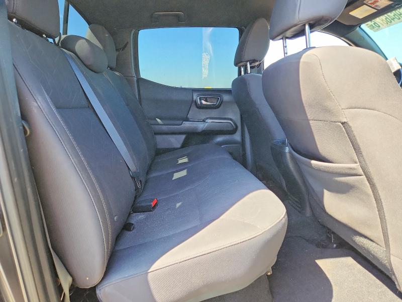 Снимка 10 от търг – 2018 TOYOTA TACOMA с VIN 3TMDZ5BN4JM038875