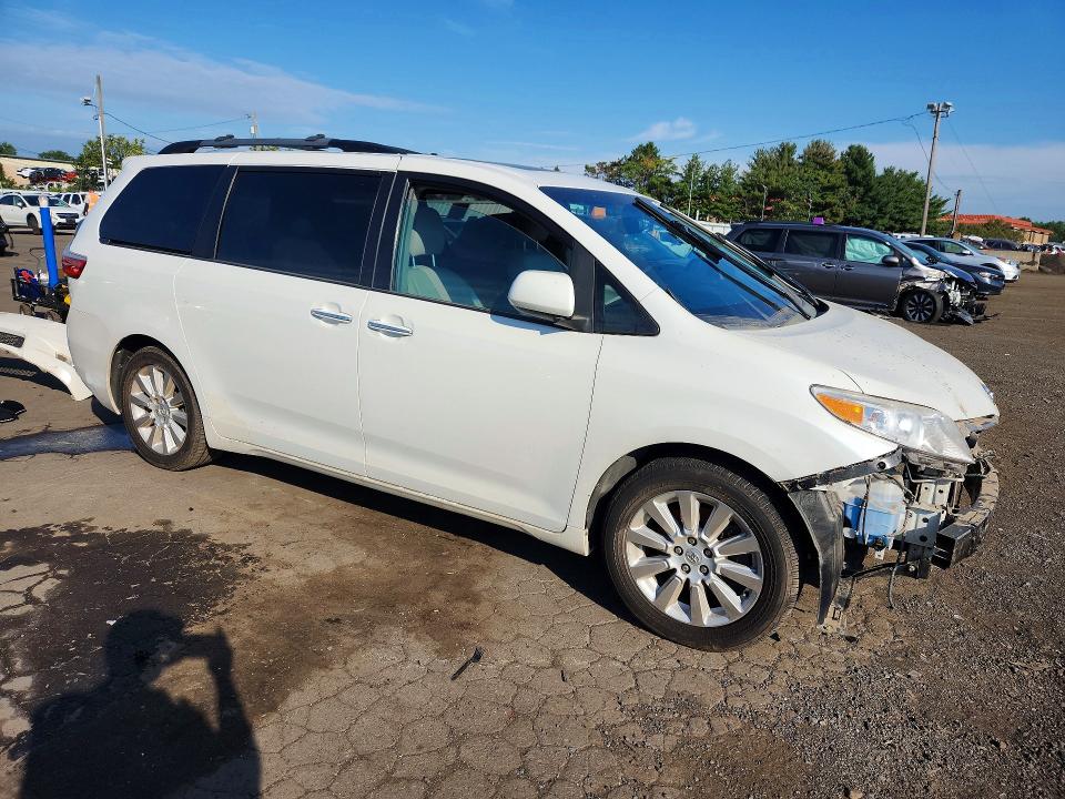 Photo 4 from auction – 2015 TOYOTA SIENNA with VIN 5TDDK3DC8FS106770