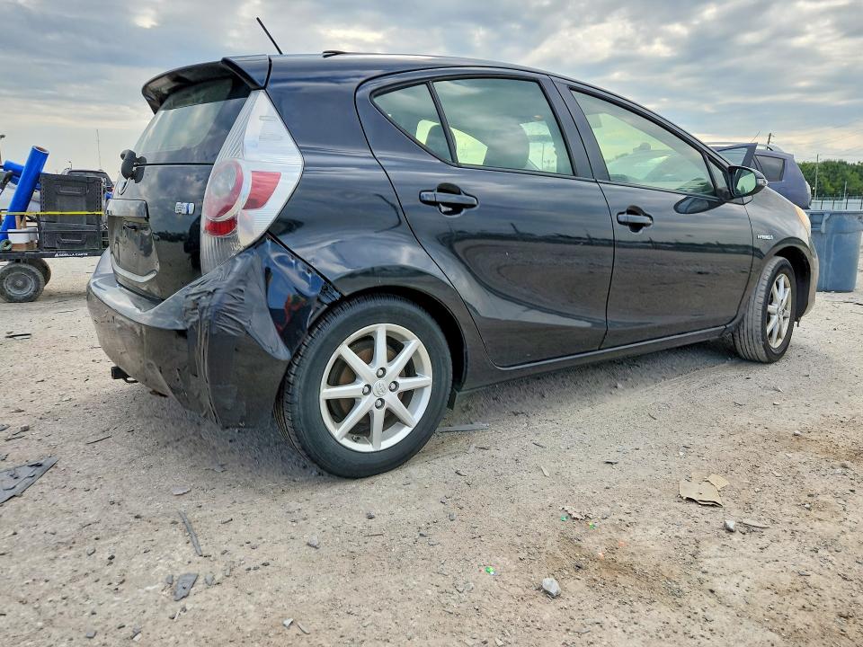 Photo 3 from auction – 2012 TOYOTA PRIUS C with VIN JTDKDTB31C1024151