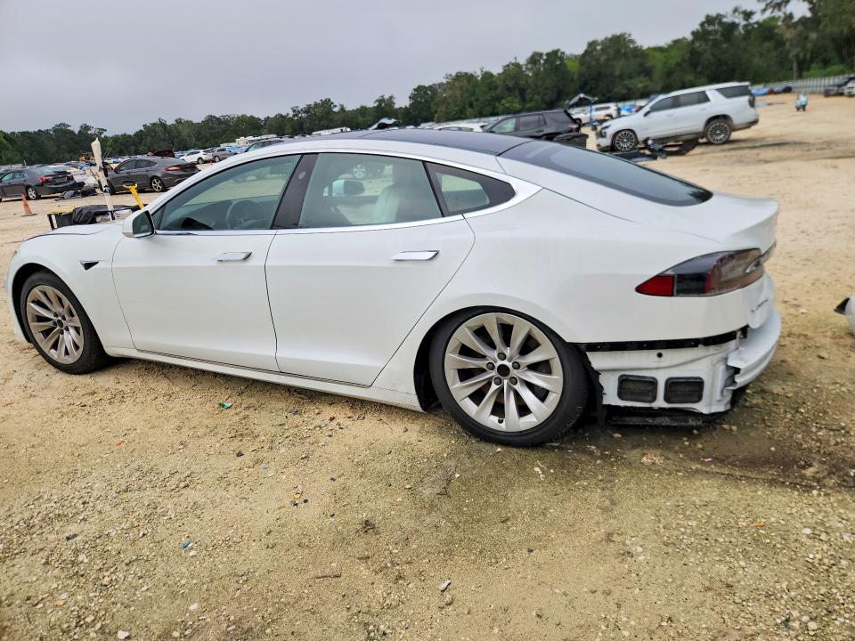 Zdjęcie 2 z aukcji – 2018 TESLA MODEL S z VIN 5YJSA1E2XJF273486
