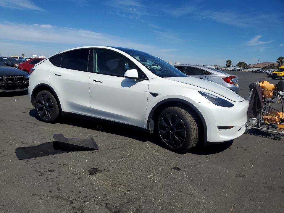 Photo 4 from auction – 2024 TESLA MODEL Y with VIN 7SAYGDEE4RF123280